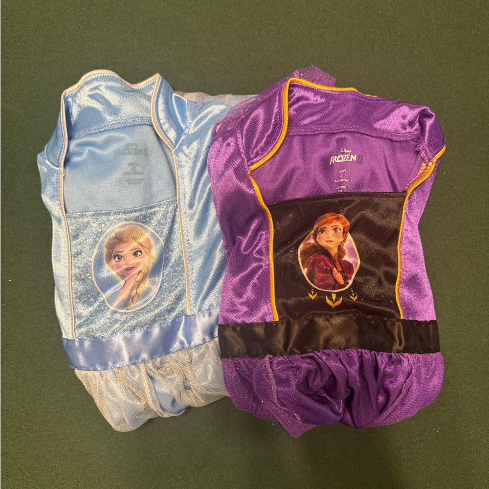 2 pieces of Disney frozen character Elsa and Anna sleeping gowns